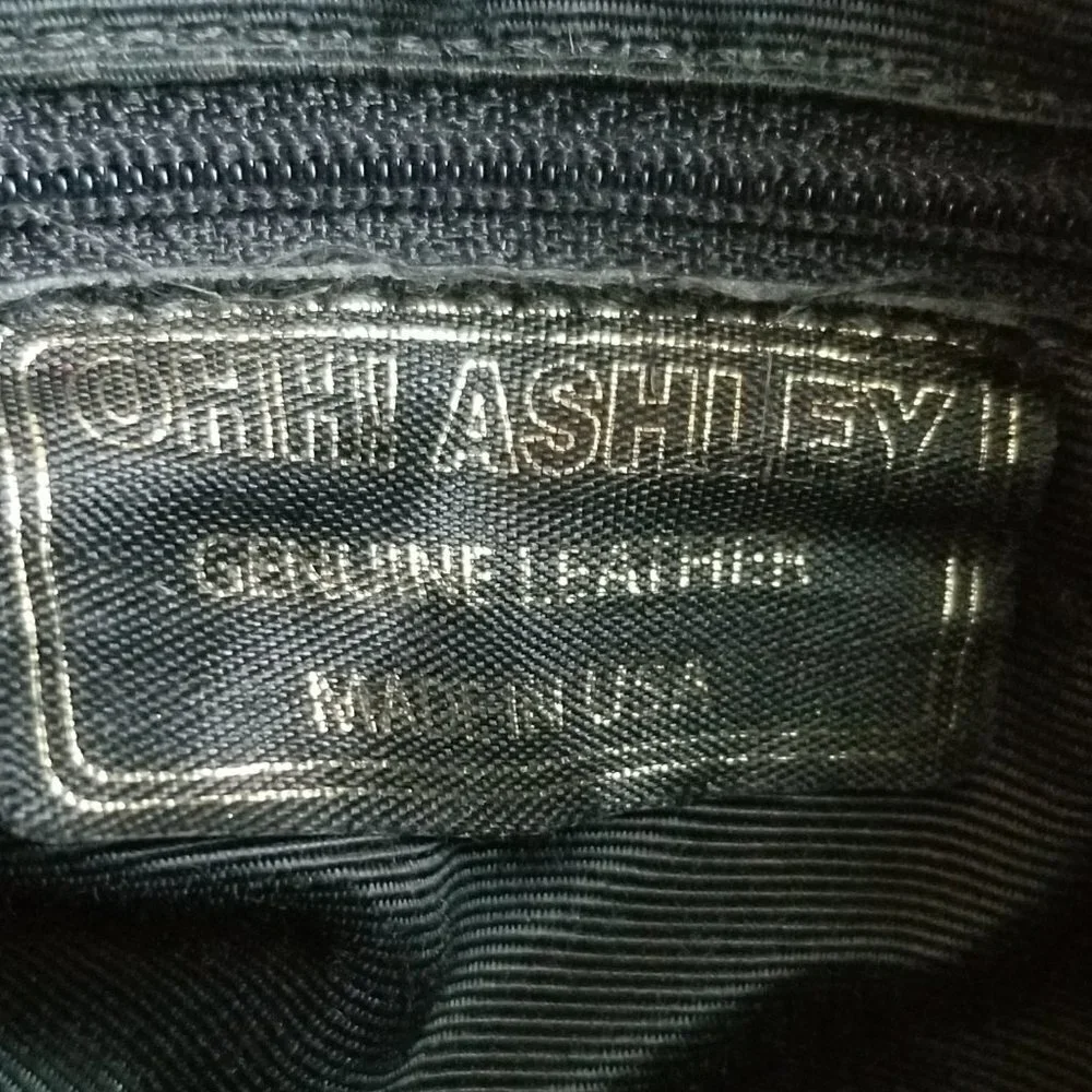 OHH! ASHLEY Vintage Black Leather Purse